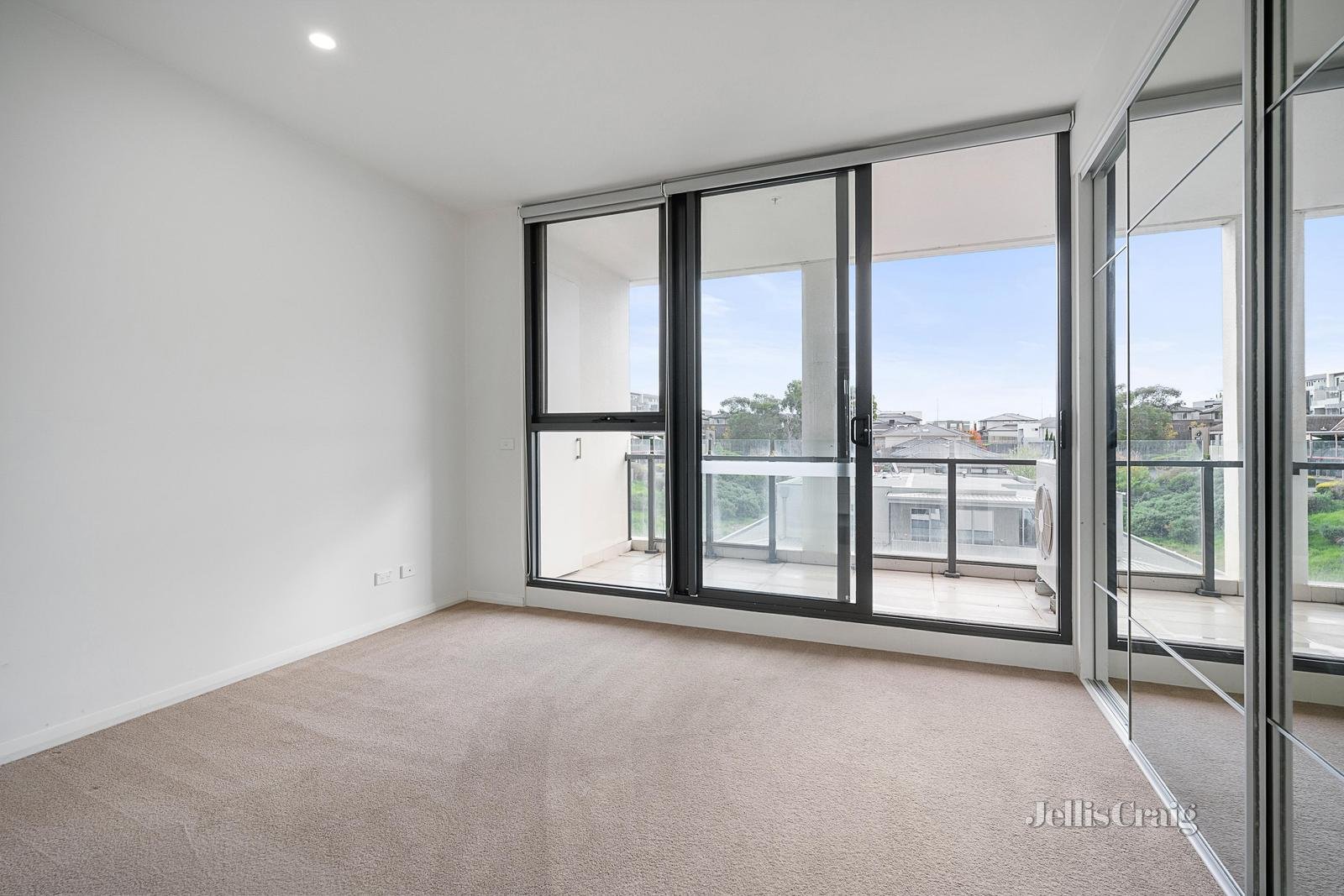 406/3 Red Hill Terrace, Doncaster East image 4