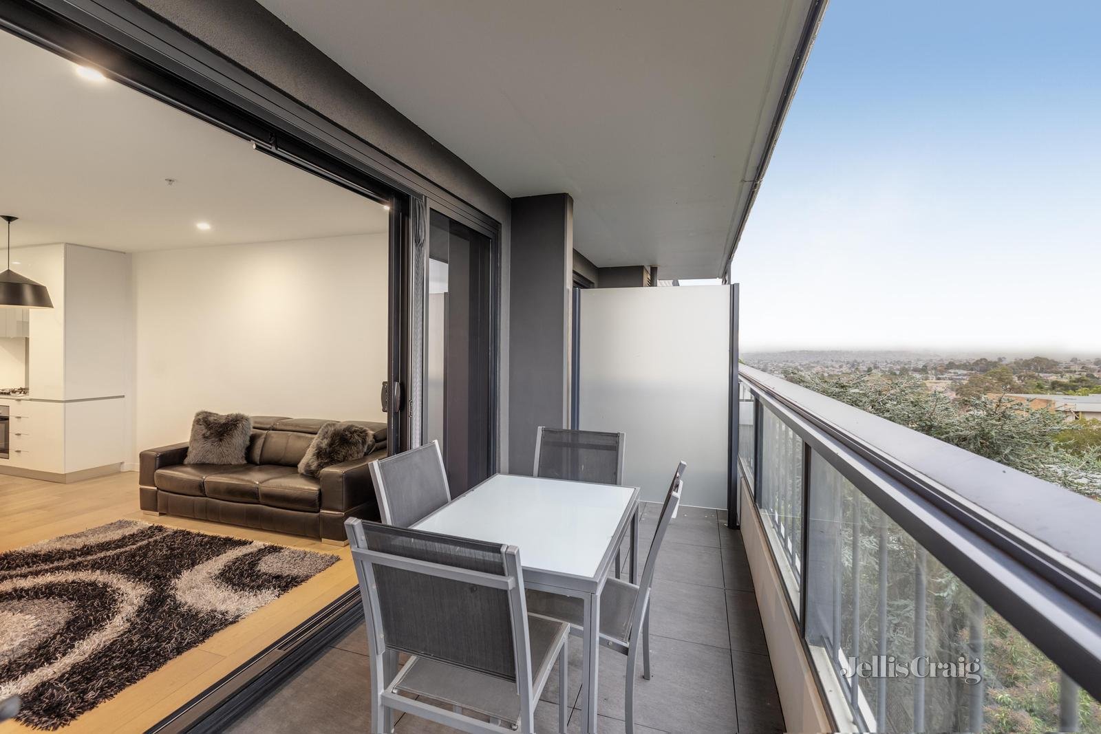 406/5 Sovereign Point Court, Doncaster image 4