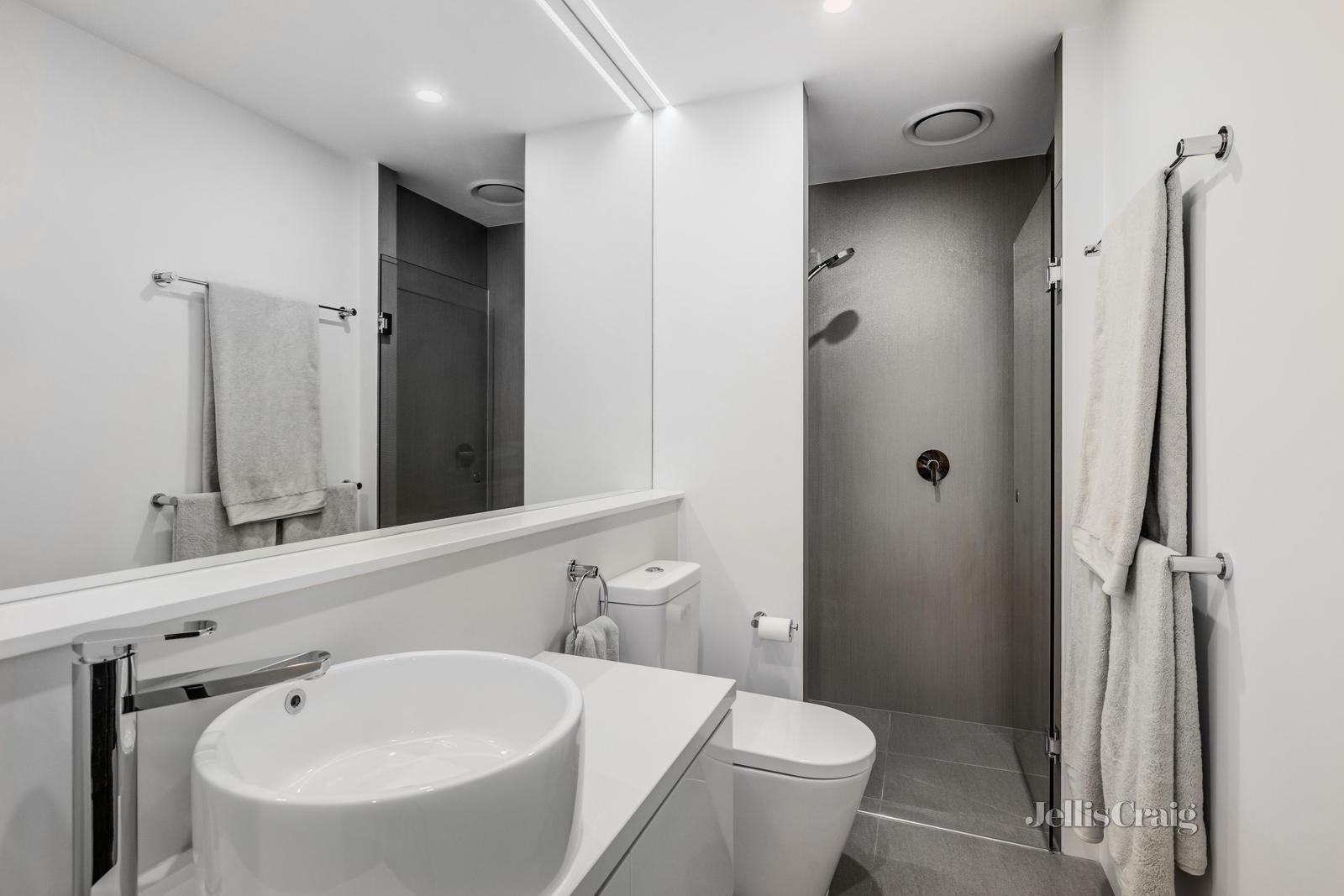 406/5 Sovereign Point Court, Doncaster image 9
