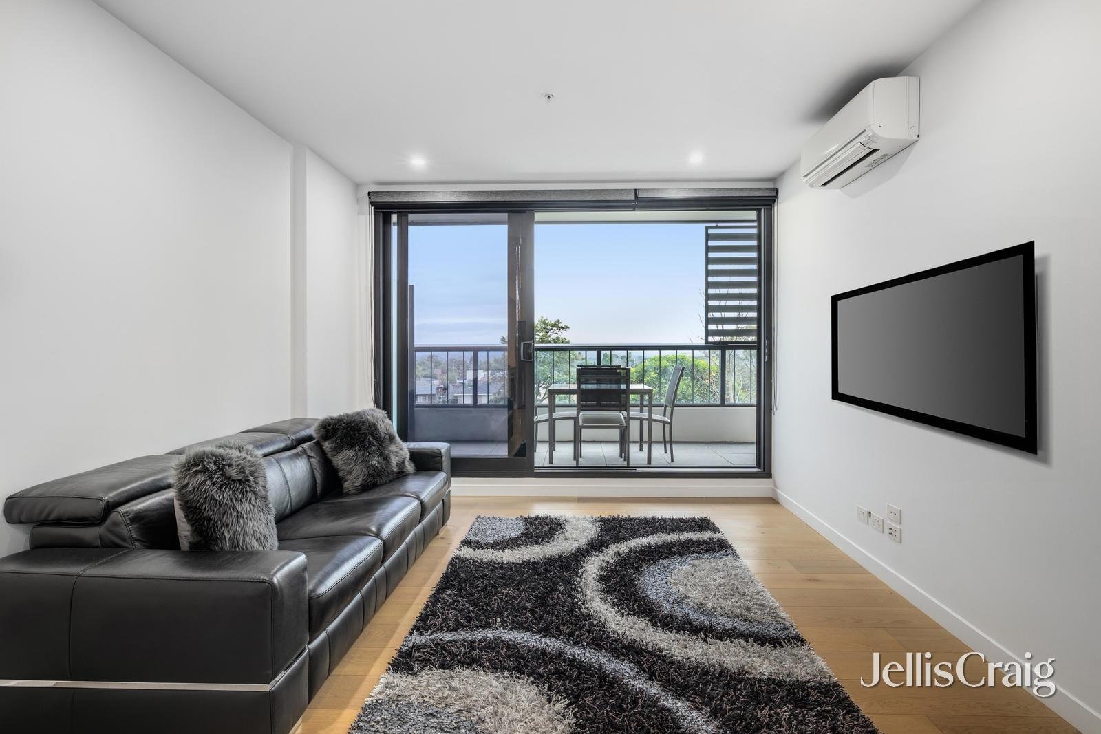 406/5 Sovereign Point Court, Doncaster image 2