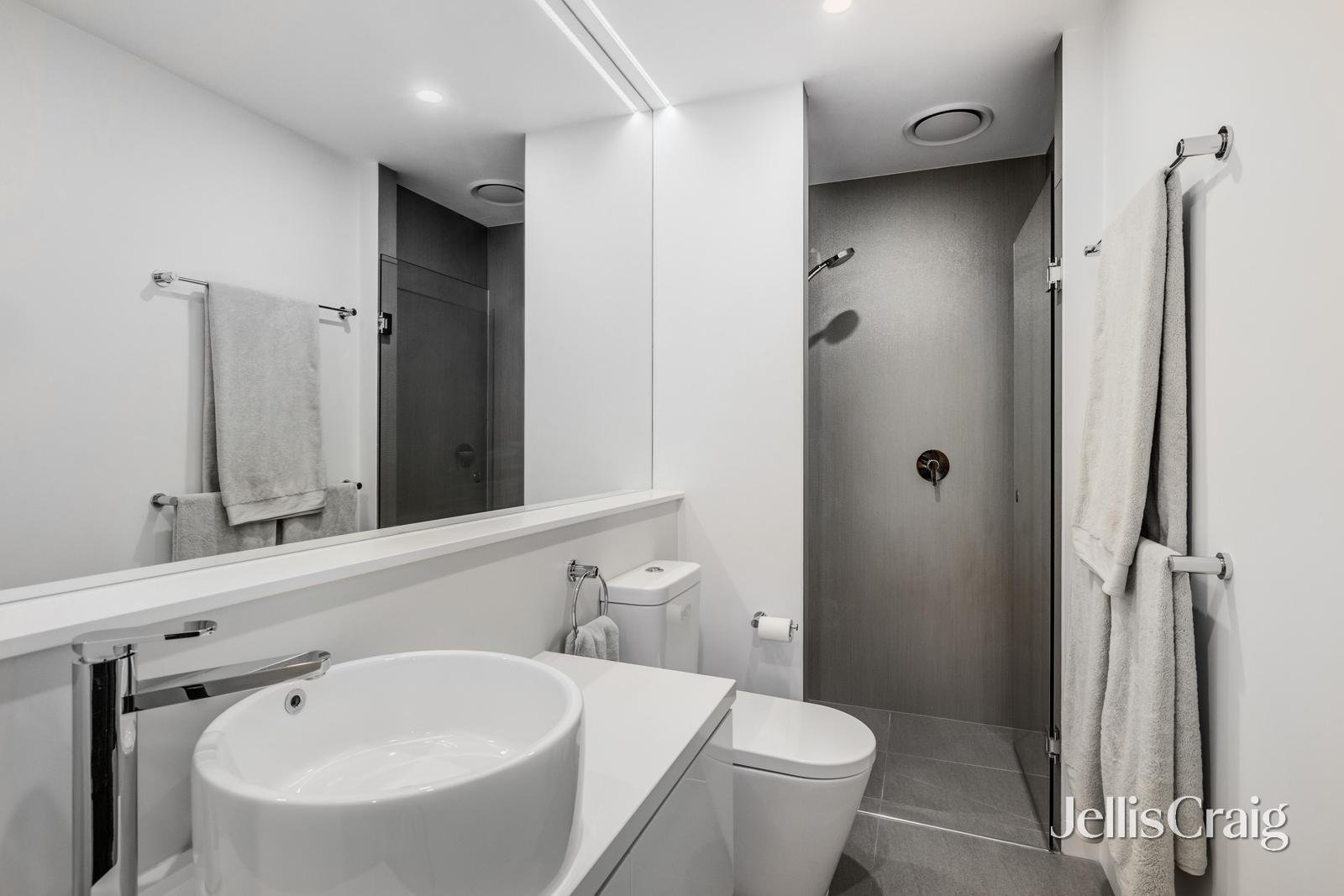 406/5 Sovereign Point Court, Doncaster image 5