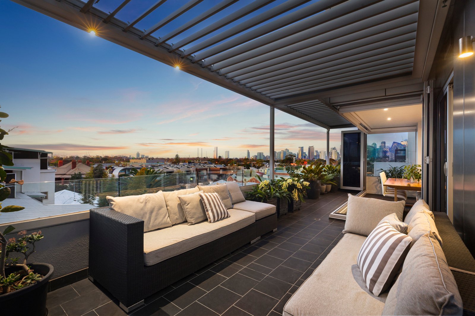406/77 Nott Street