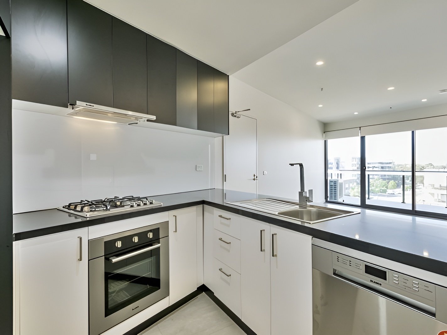 406/88 La Scala Avenue, Maribyrnong image 2