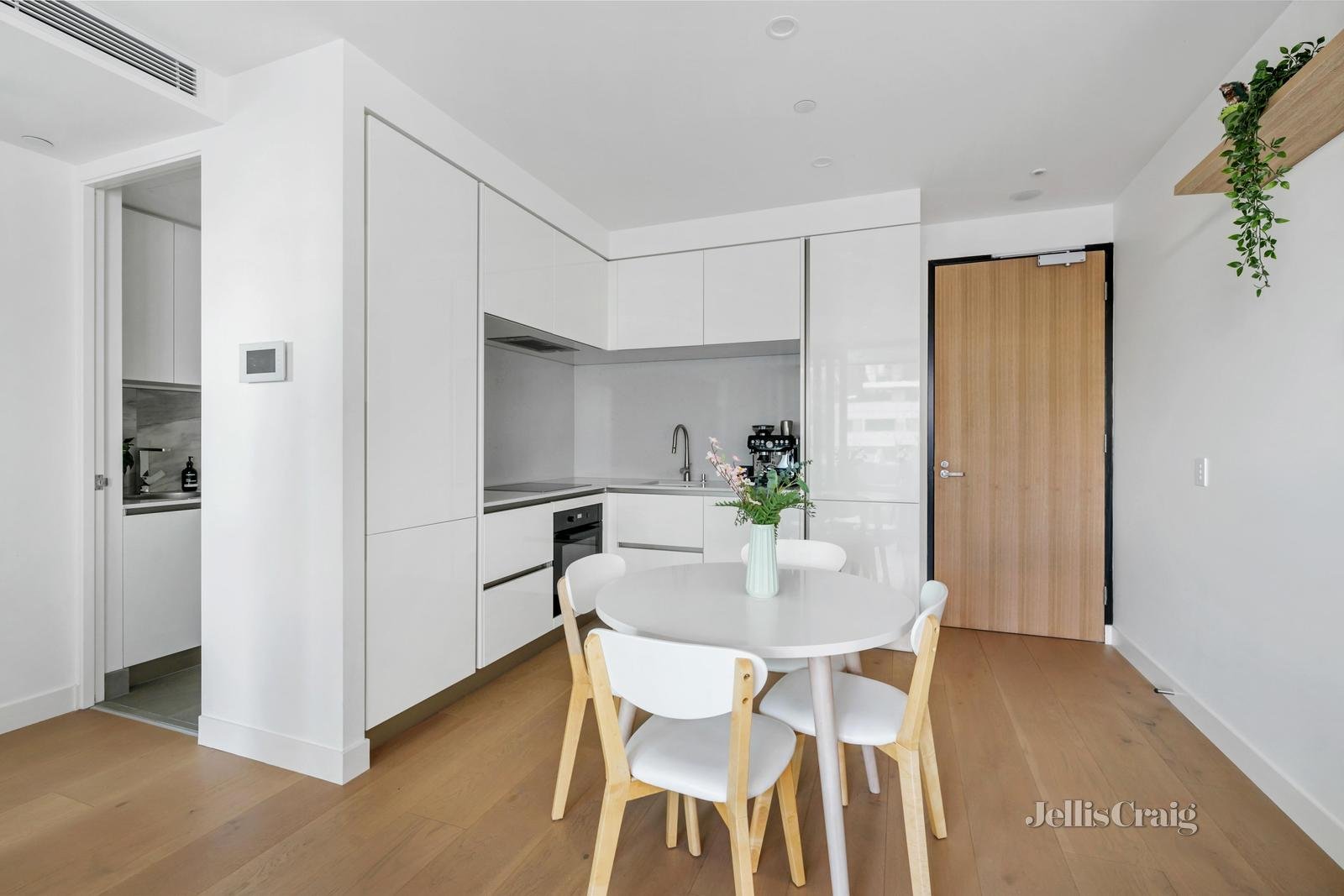 407/10-16 Lilydale Grove, Hawthorn East image 2