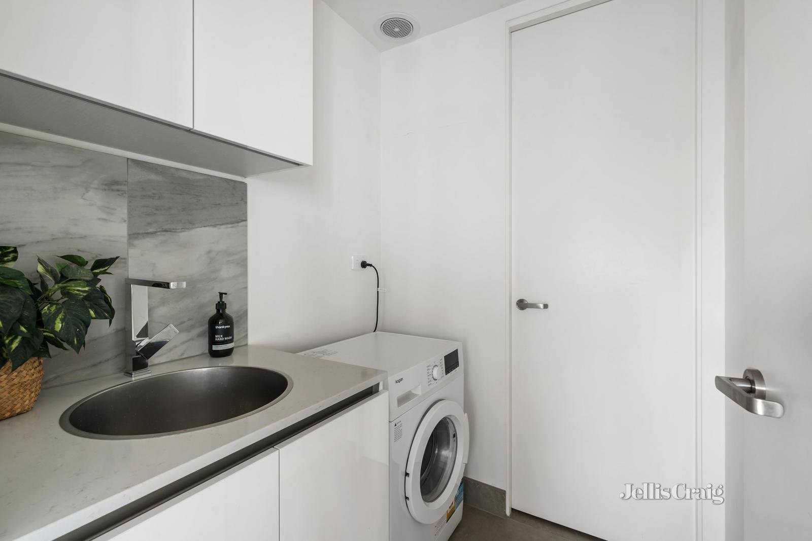 407/10-16 Lilydale Grove, Hawthorn East image 5