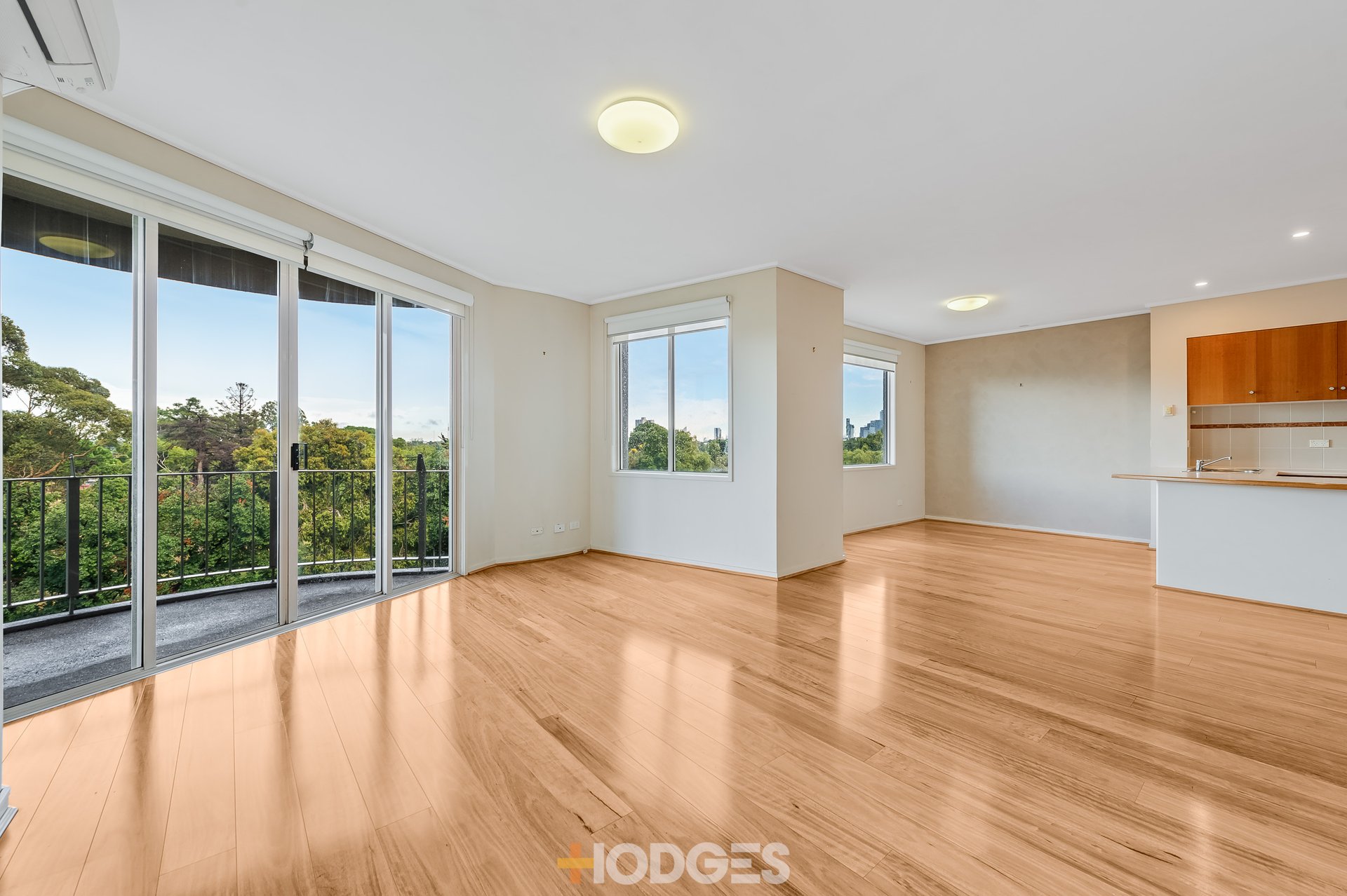 407 / 23 Queens Road MELBOURNE