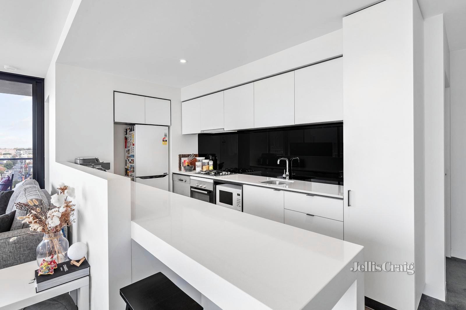 407/255 Racecourse Road, Kensington image 2