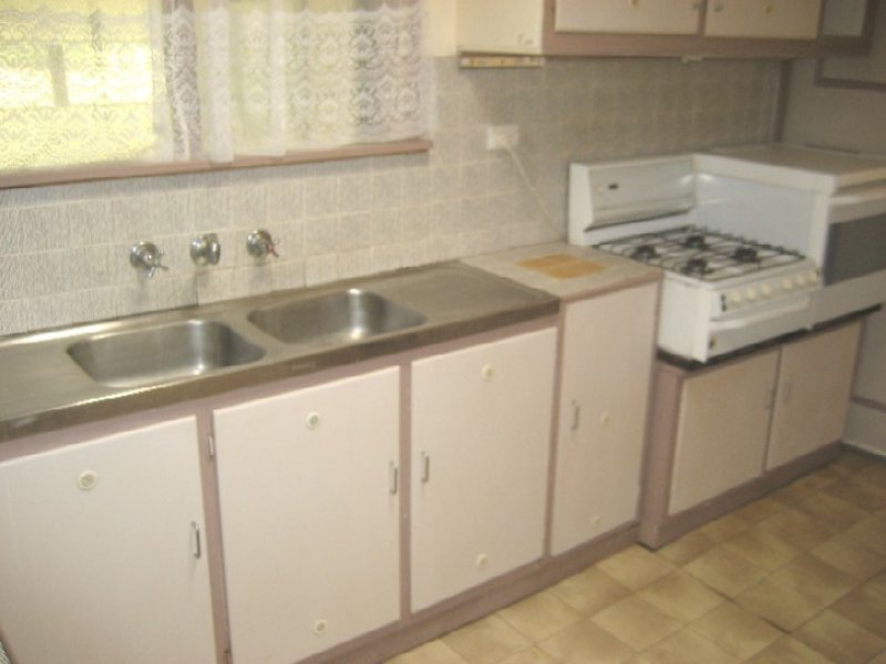 408-410 Sheffield Road, Montrose image 3