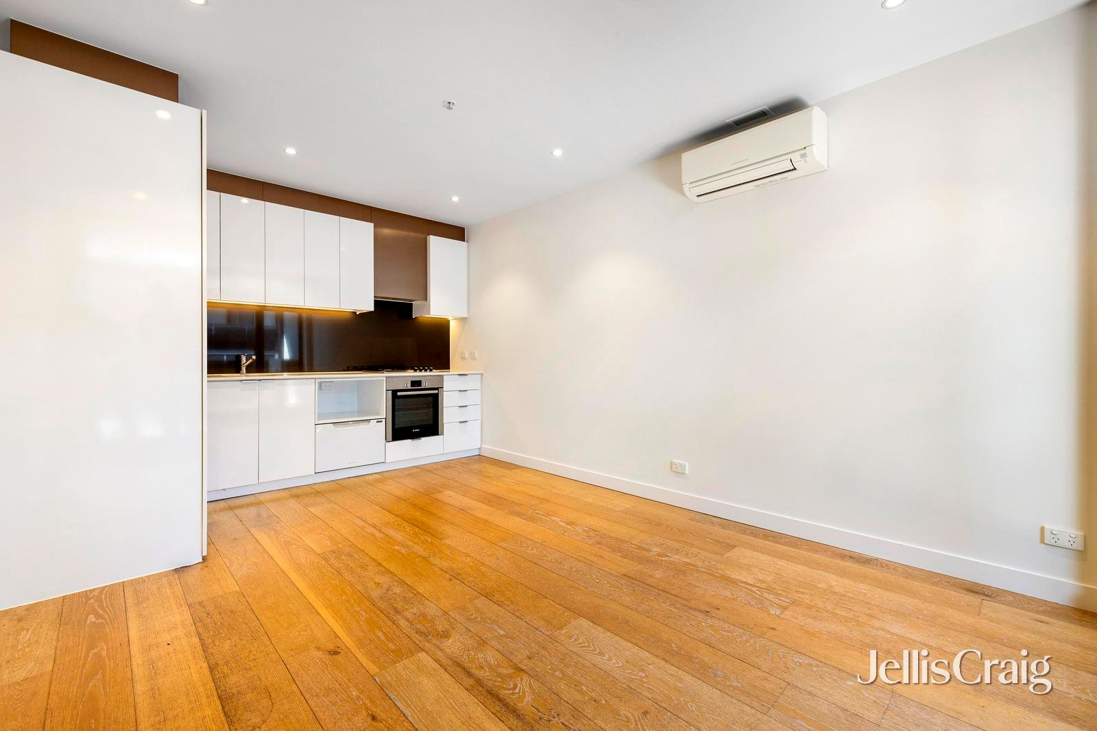 408/20 Queen Street, Blackburn image 3