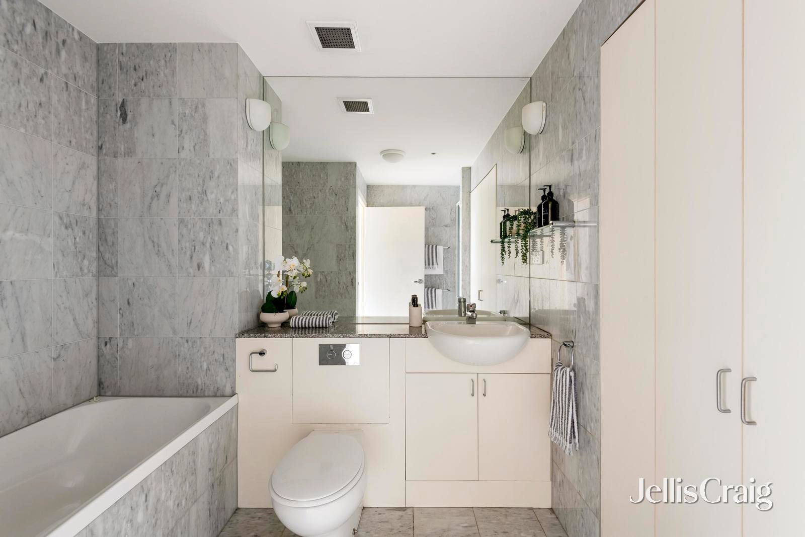 409/221 Sturt Street, Southbank image 8