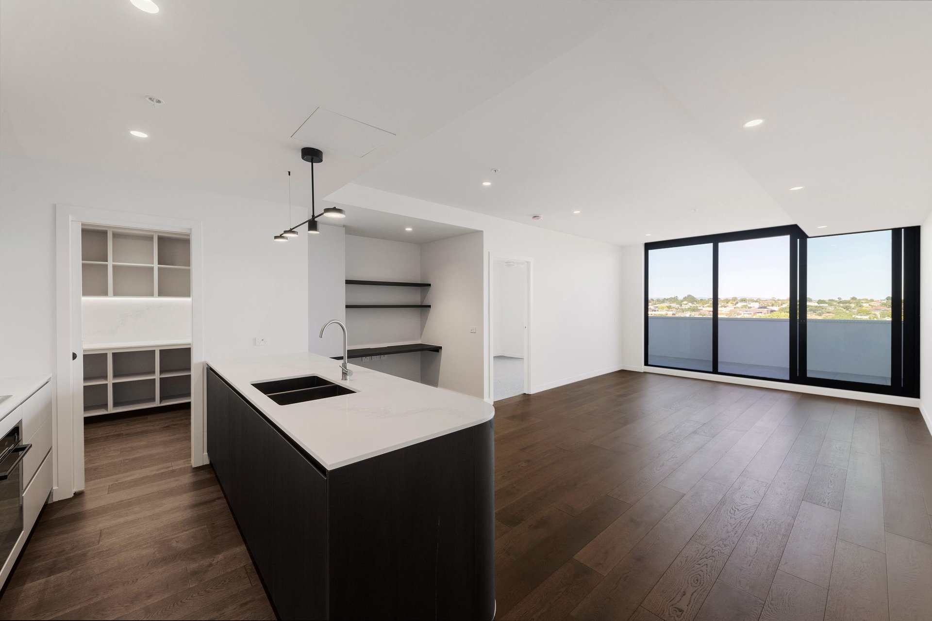 Property Gallery Thumbnail 3