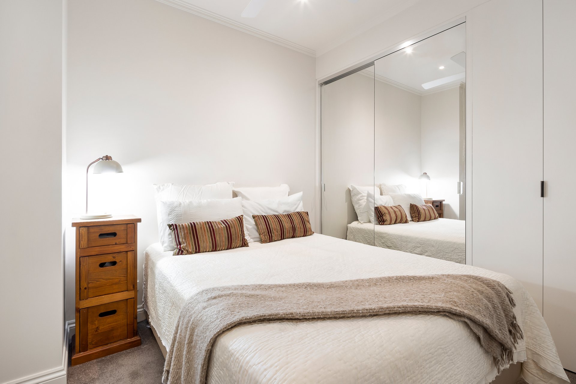 409/360 St Kilda Road, Melbourne image 4