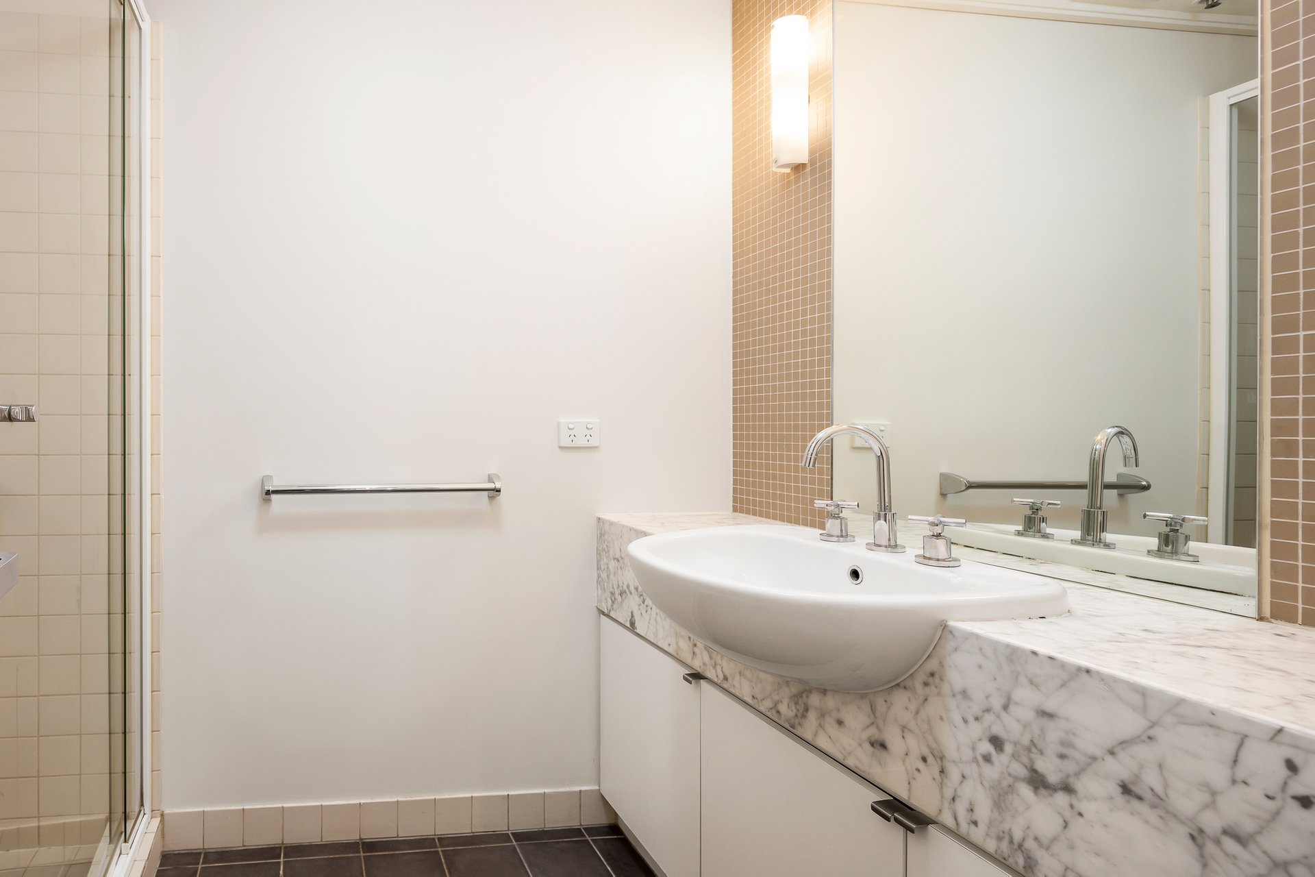 409/360 St Kilda Road, Melbourne image 5