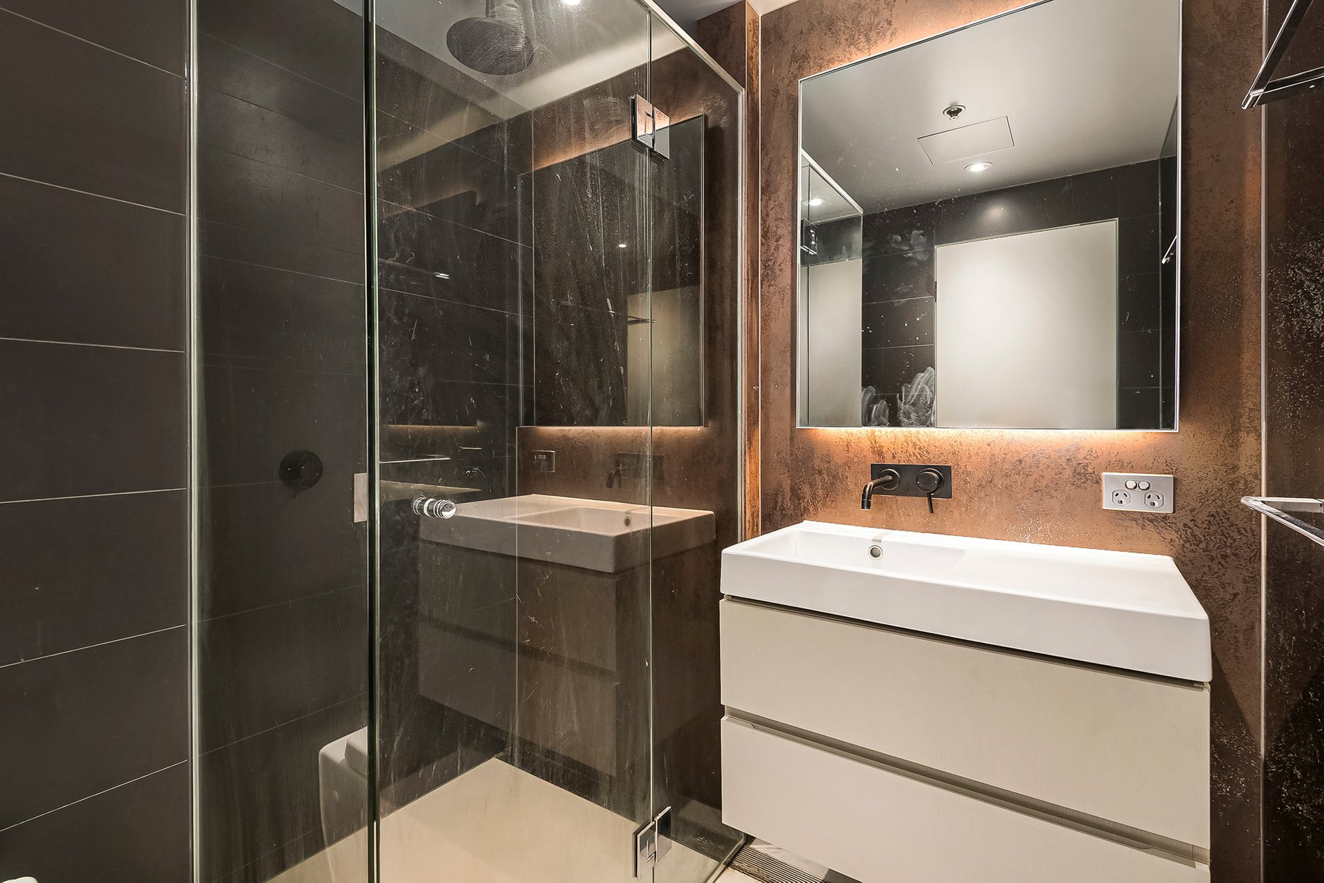 Property Gallery Thumbnail 6