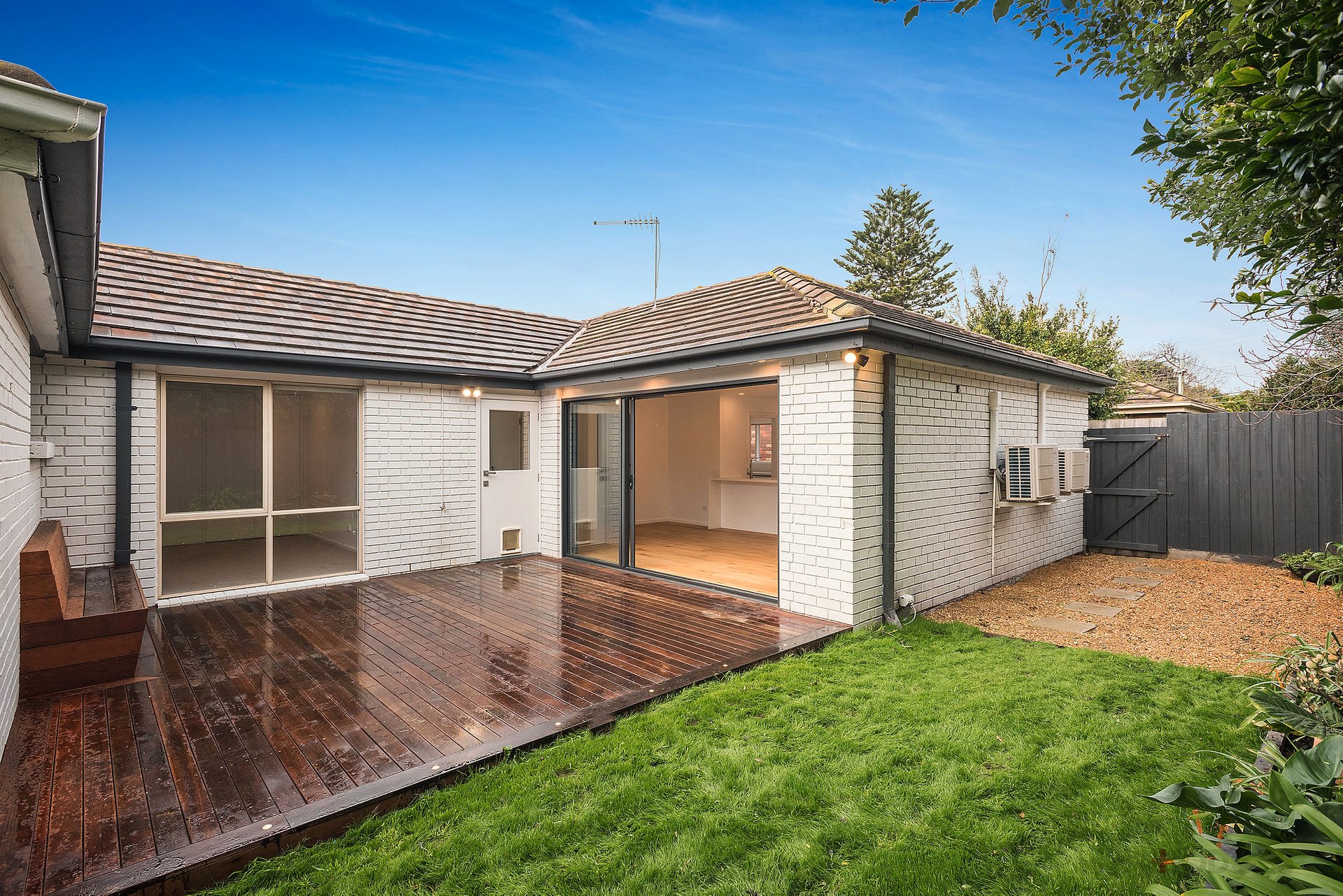 4/1-3 Venice Street Mentone