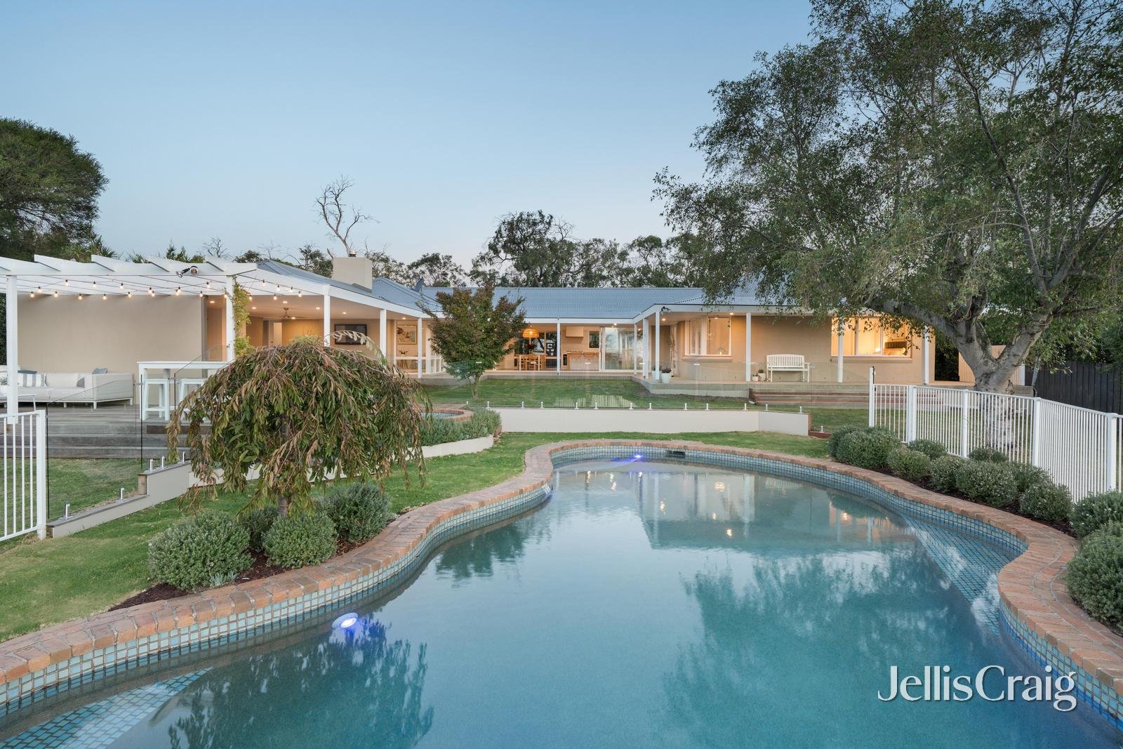 41 Allison Road, Mount&nbsp;Eliza image 1