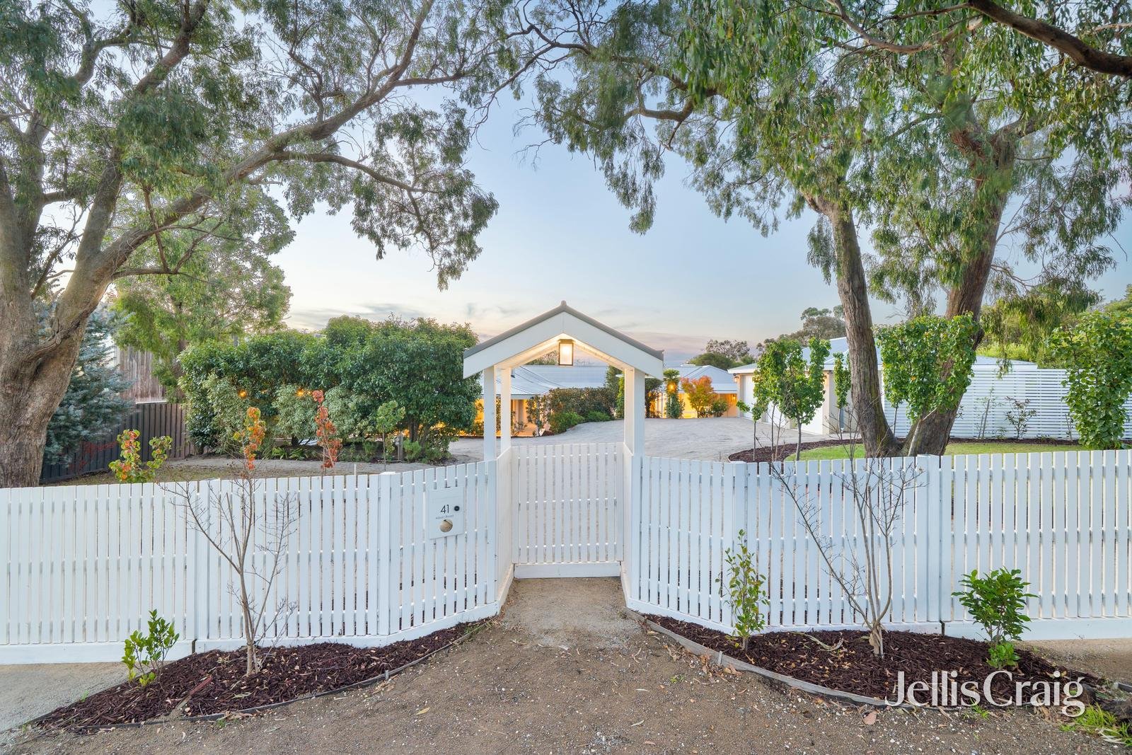 41 Allison Road, Mount&nbsp;Eliza image 2