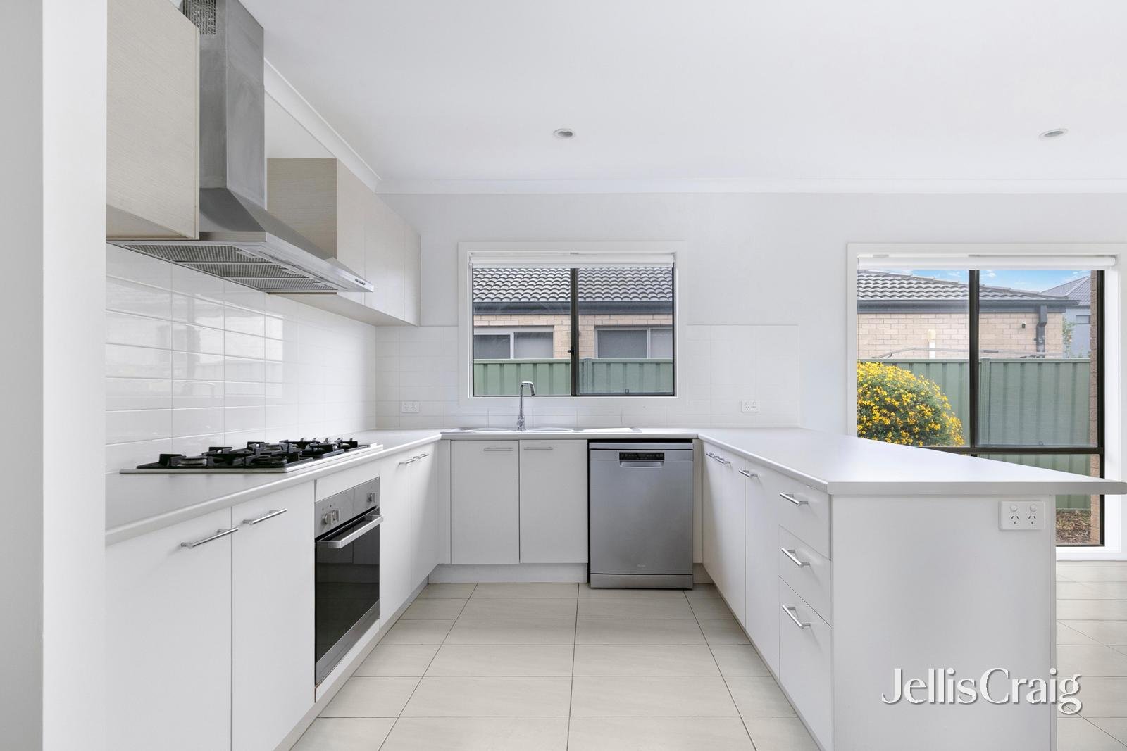 41 Amesbury Avenue, Wyndham Vale image 3