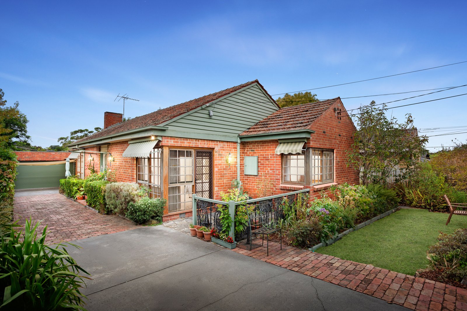 41 Argyll Street,
                        
                    
                    
                        
                            Malvern East