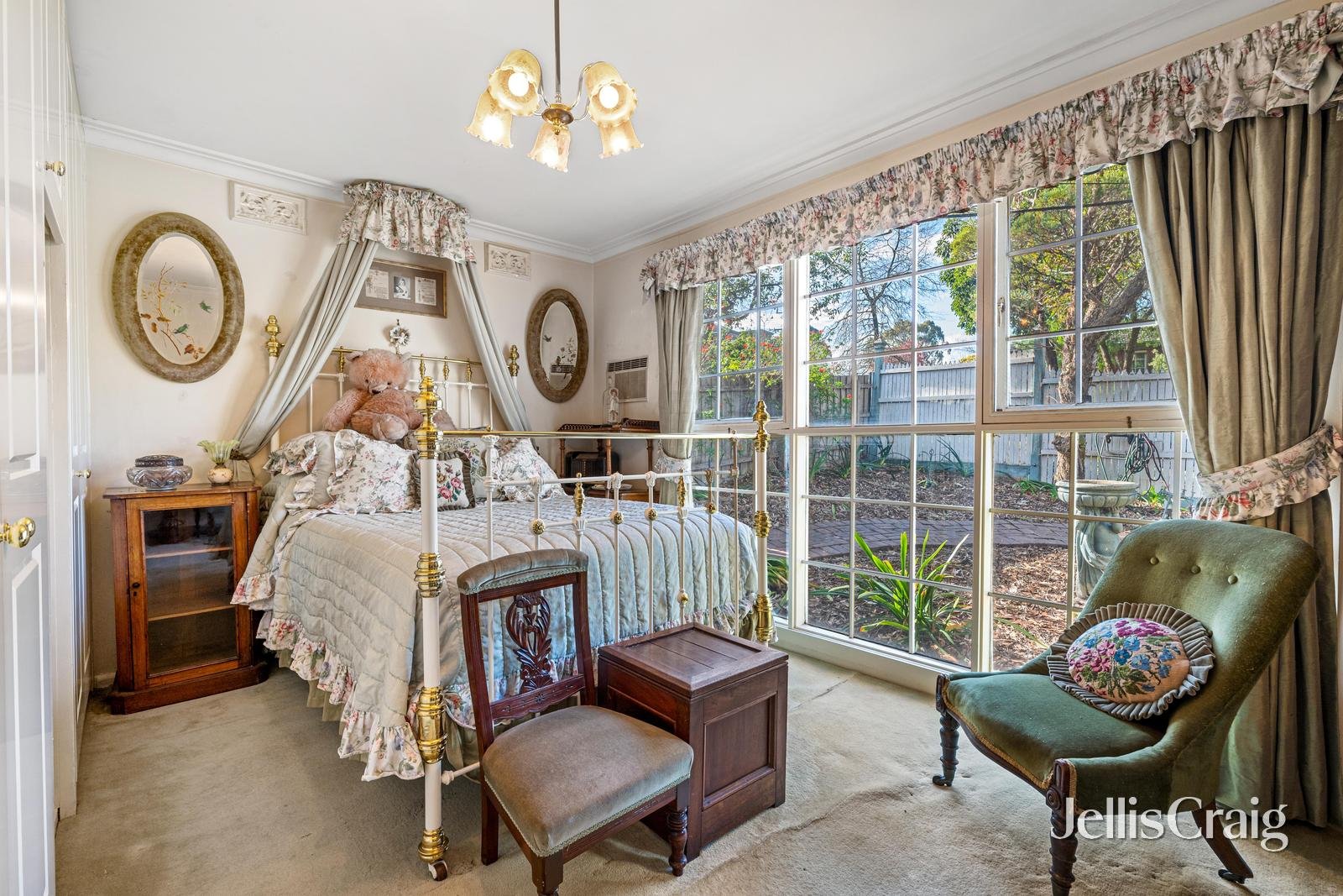 41 Aurisch Avenue, Glen Waverley image 7