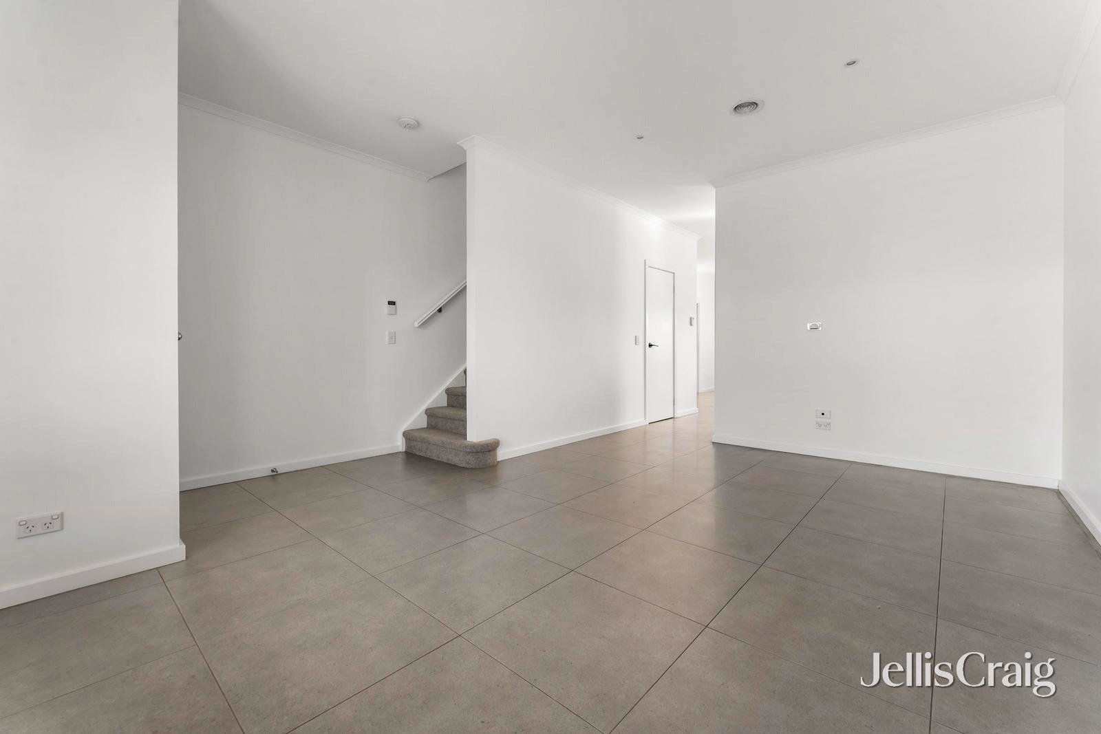 41 Balerno Circle, Gowanbrae image 2