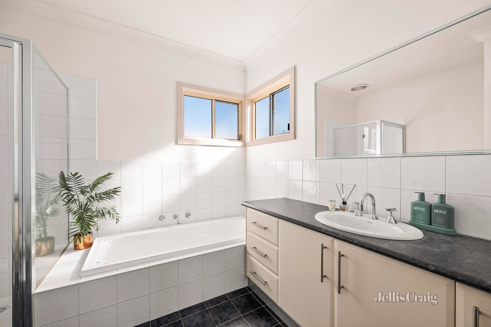 4/1 Basil Street, Newport image 8