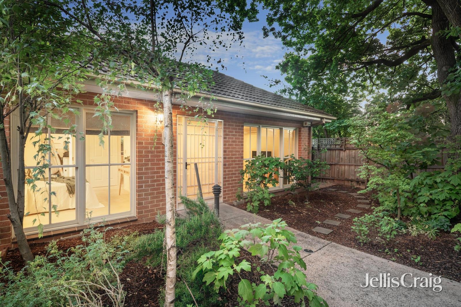 4/1 Brenbeal Street, Balwyn image 1