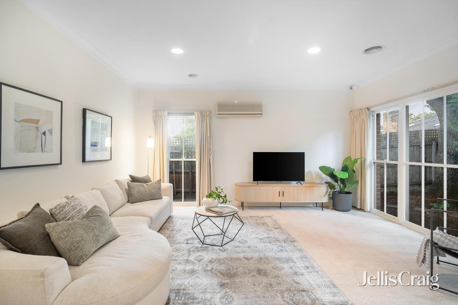 4/1 Brenbeal Street, Balwyn image 2