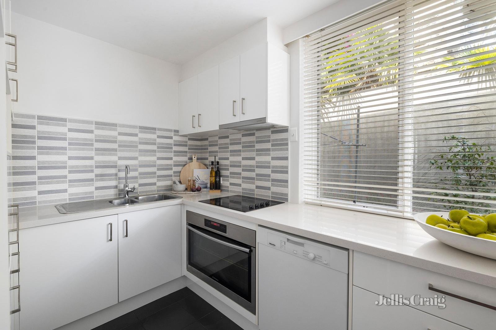 4/1 Coppin Grove, Hawthorn image 2