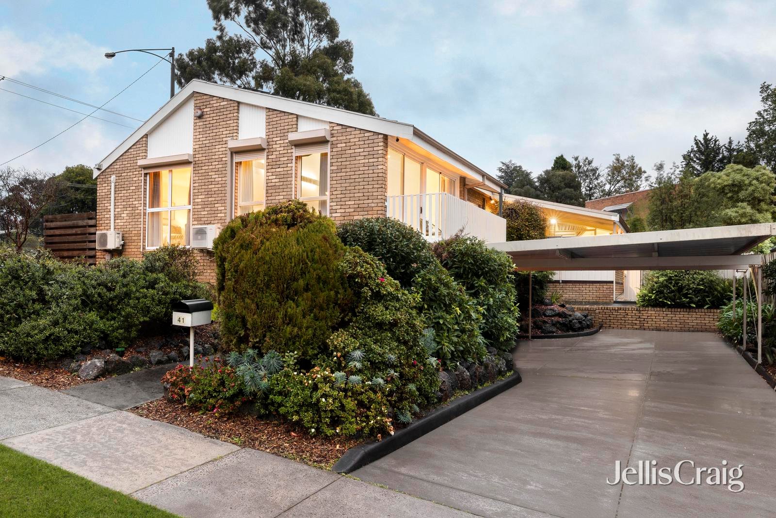 41 Gwingana Crescent, Glen&nbsp;Waverley image 1