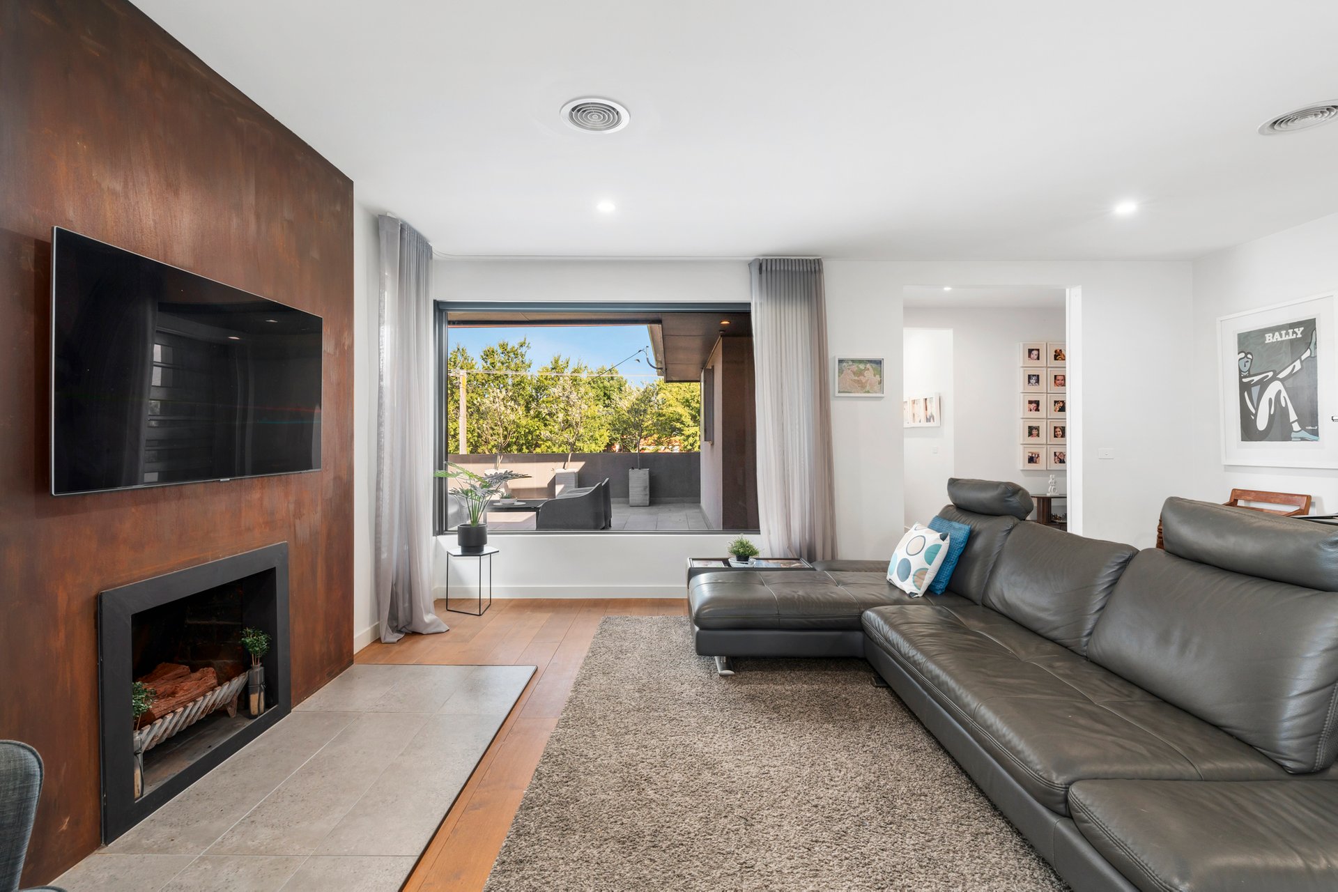 Property Gallery Thumbnail 3