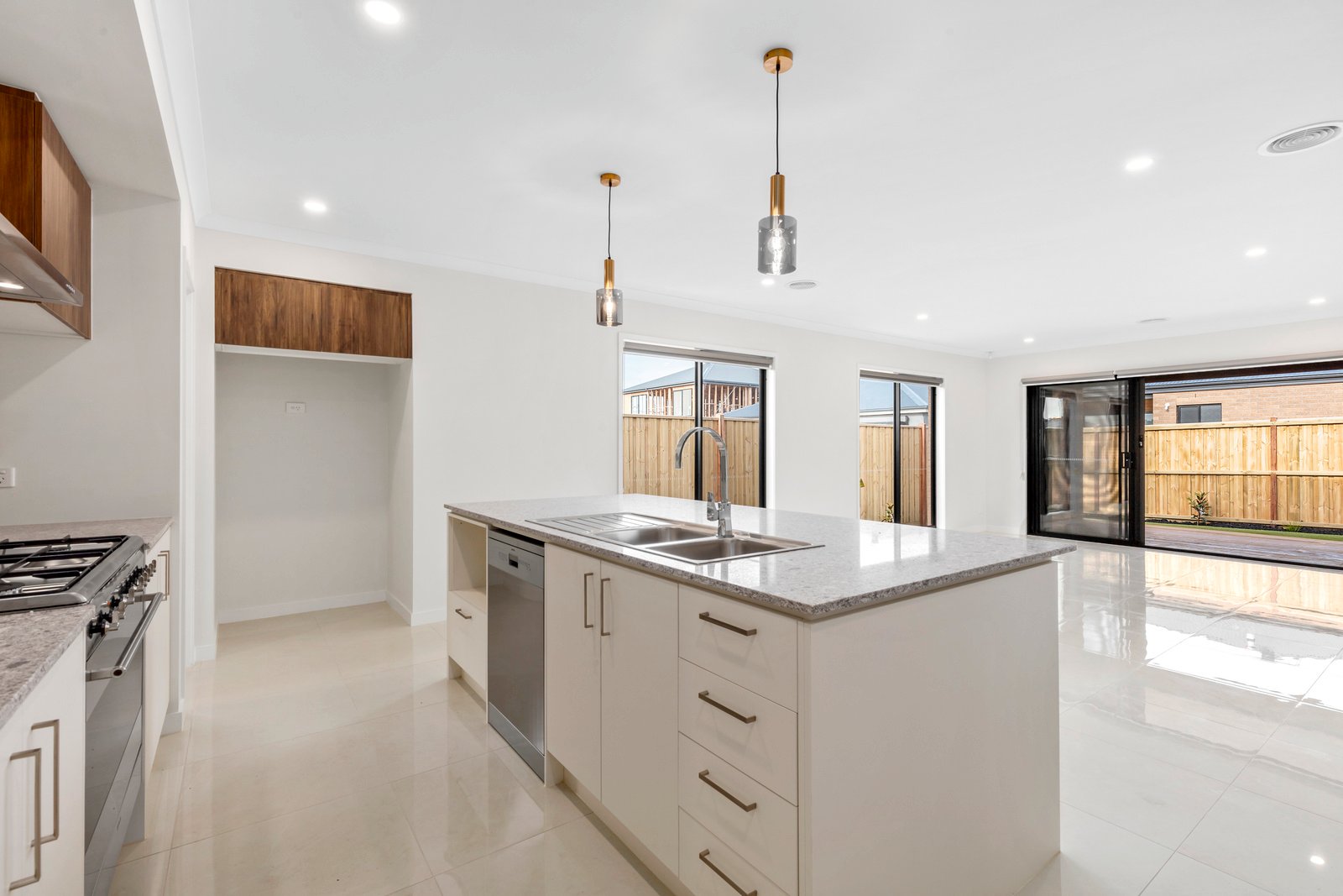 41 Inglenook Circuit, Armstrong Creek image 3