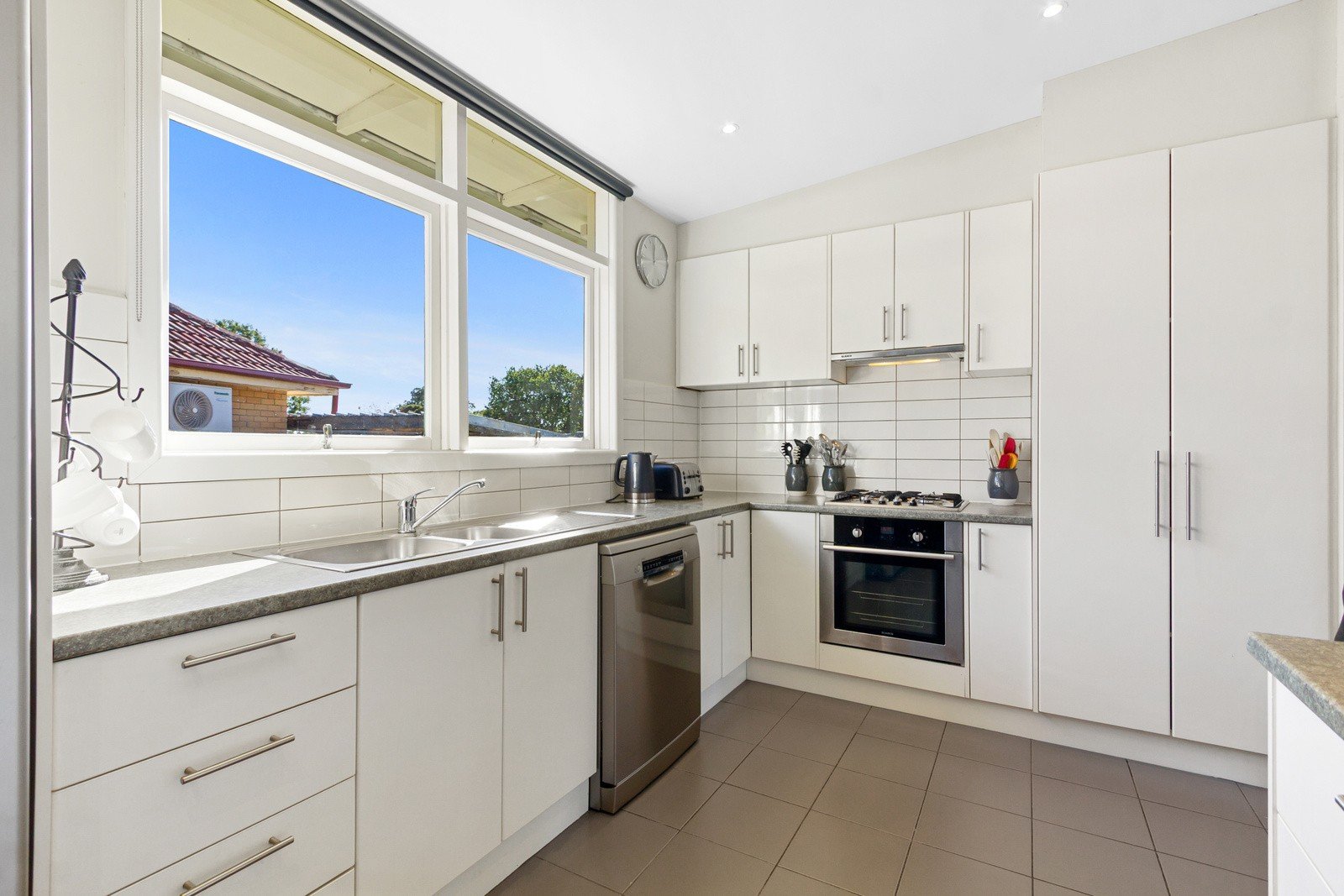 41 Johnson Drive, Ferntree Gully image 5