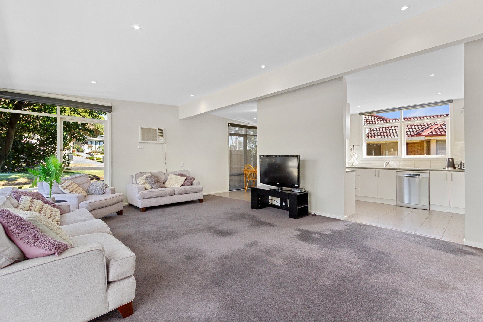 41 Johnson Drive, Ferntree Gully image 2
