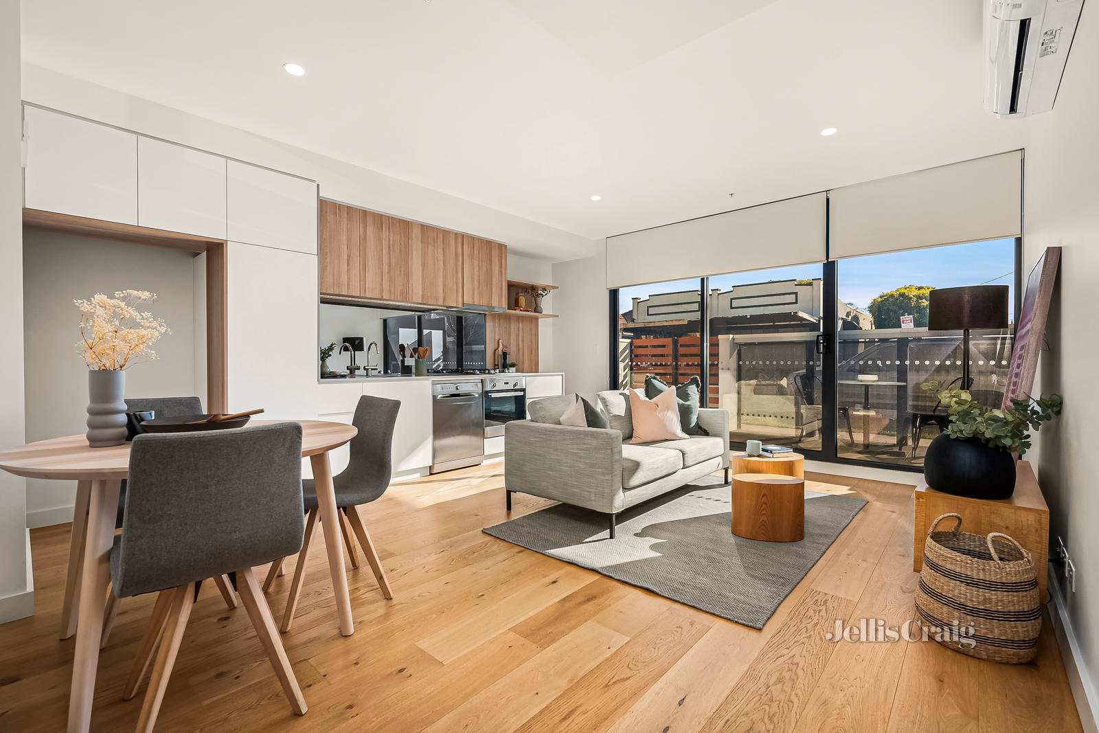4/1 Langs Road, Ascot Vale image 1