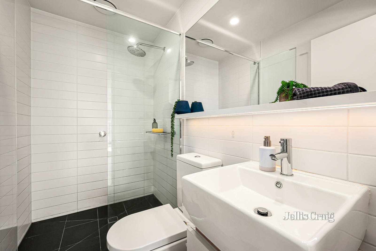 4/1 Langs Road, Ascot Vale image 6