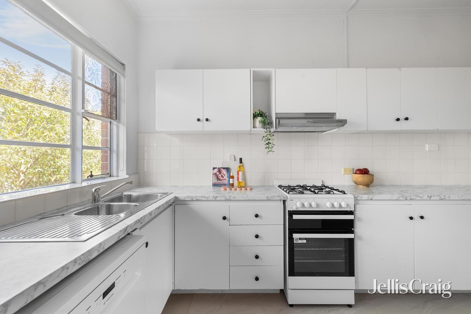 4/1 Lansell Road, Toorak image 5