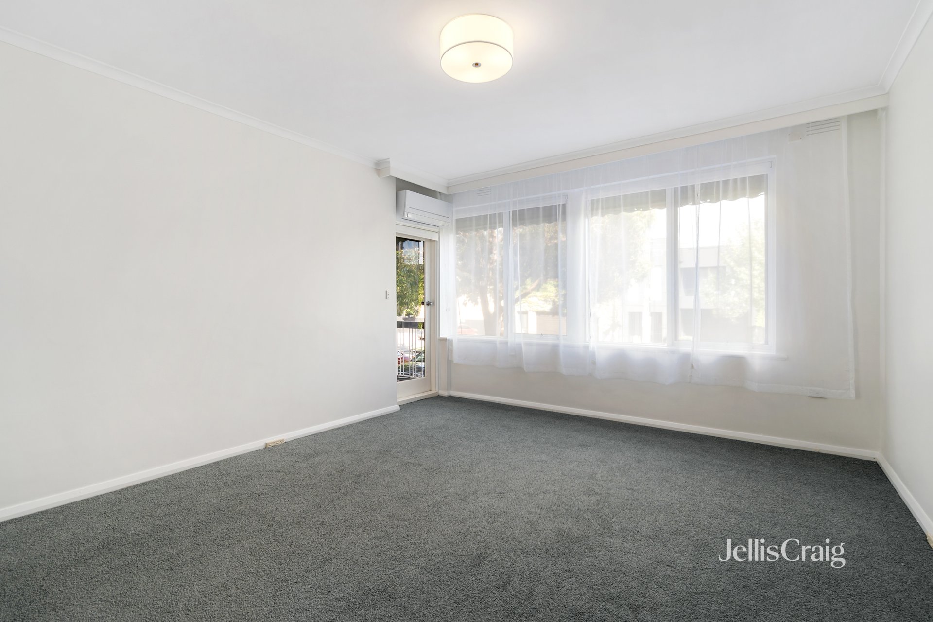 4/1 Munro St, Armadale image 2
