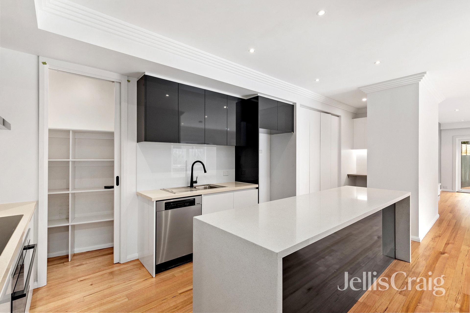 41 Oriel Road, Ivanhoe image 2