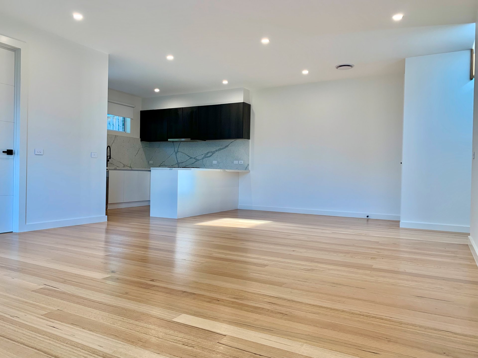 Property Gallery Thumbnail 12