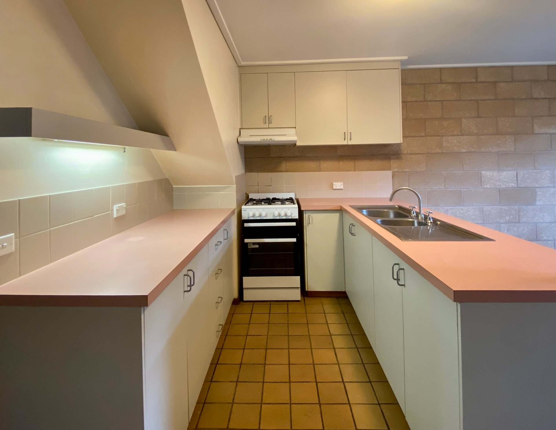 4/1 Sutherland Street, Geelong image 3