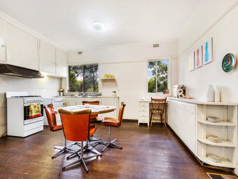 41 Sweetland Rd, Box Hill image 3