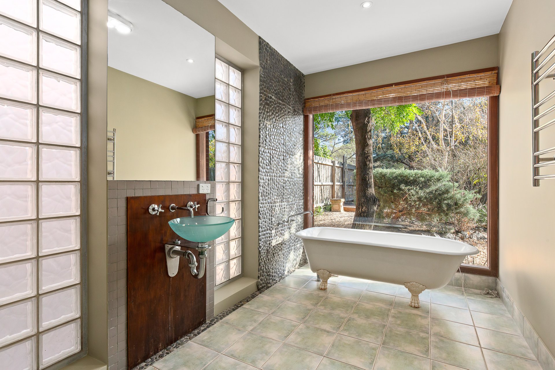 Property Gallery Thumbnail 3