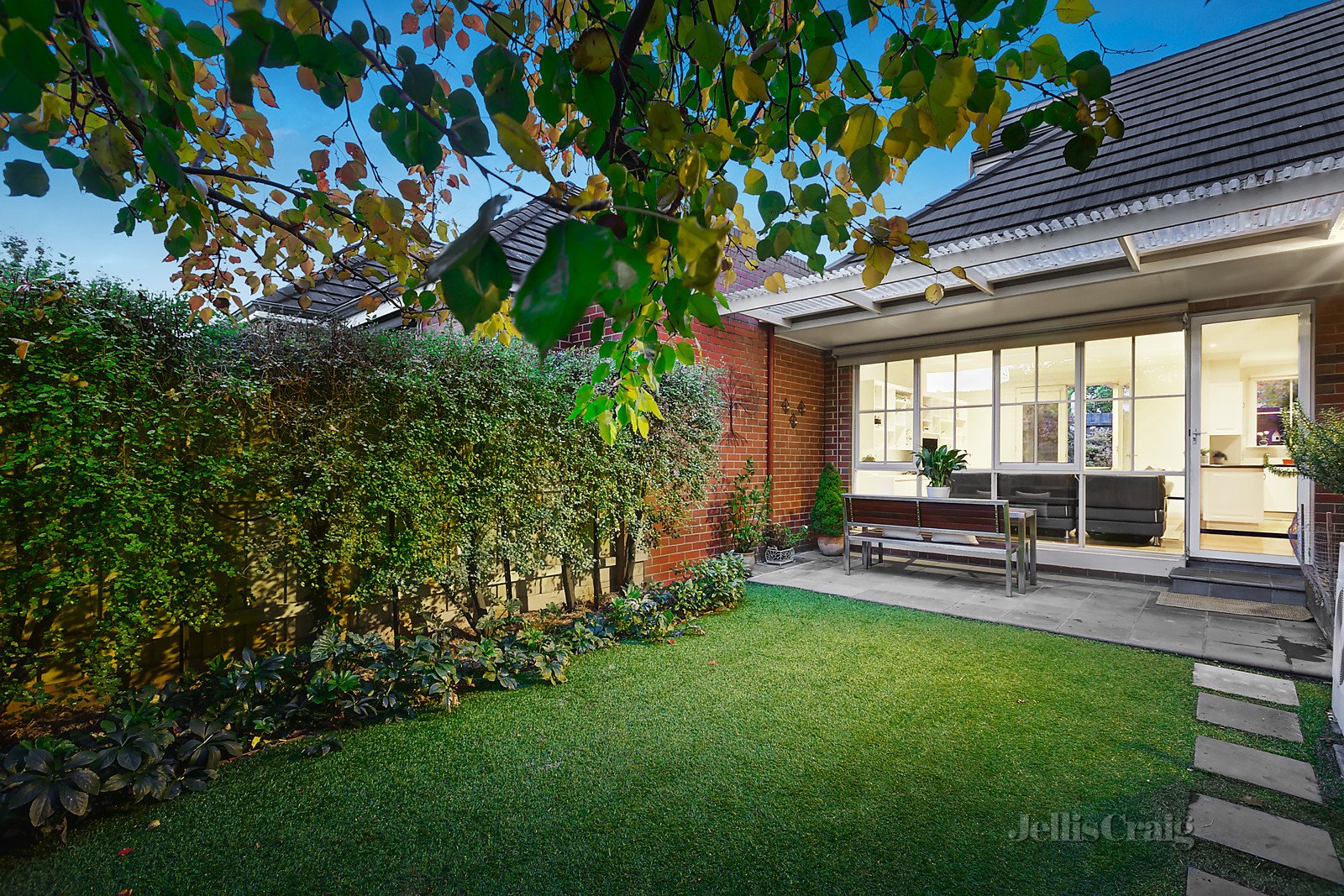 41 Windsor Crescent, Mont Albert image 3