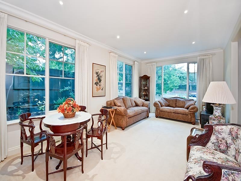41 Windsor Crescent, Surrey Hills image 2