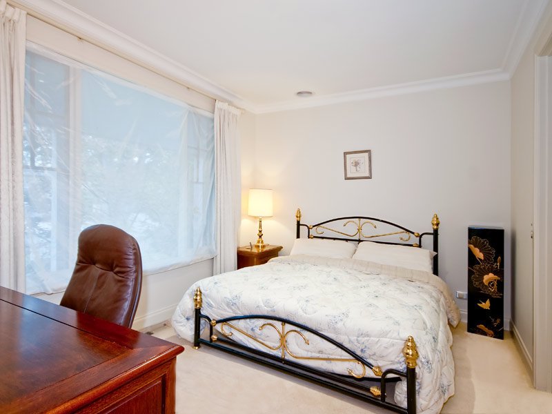 41 Windsor Crescent, Surrey Hills image 7