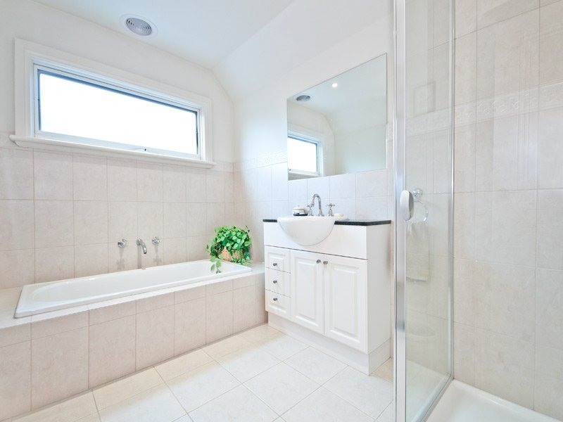 41 Windsor Crescent, Surrey Hills image 9