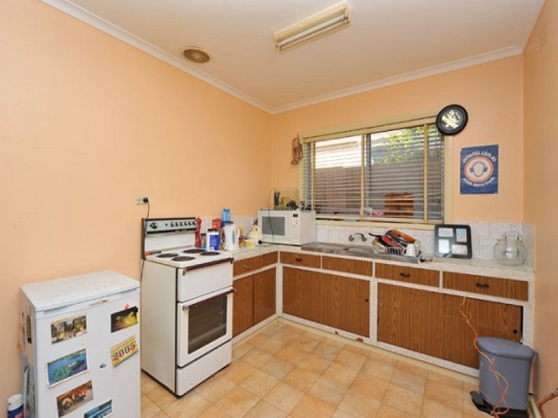4/10 Blenheim Road, Newport image 4