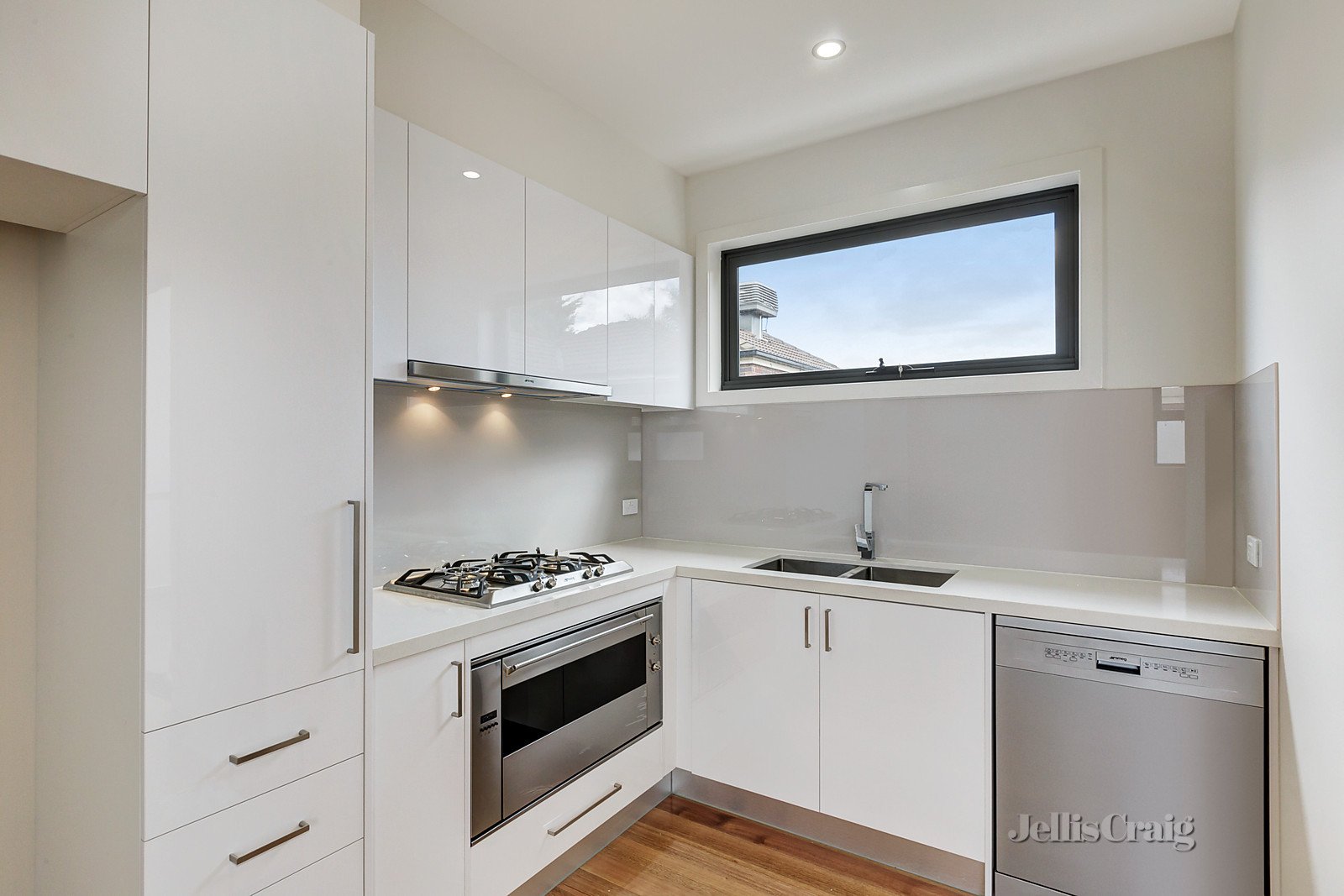 4/10 Centennial Avenue, Brunswick West image 3