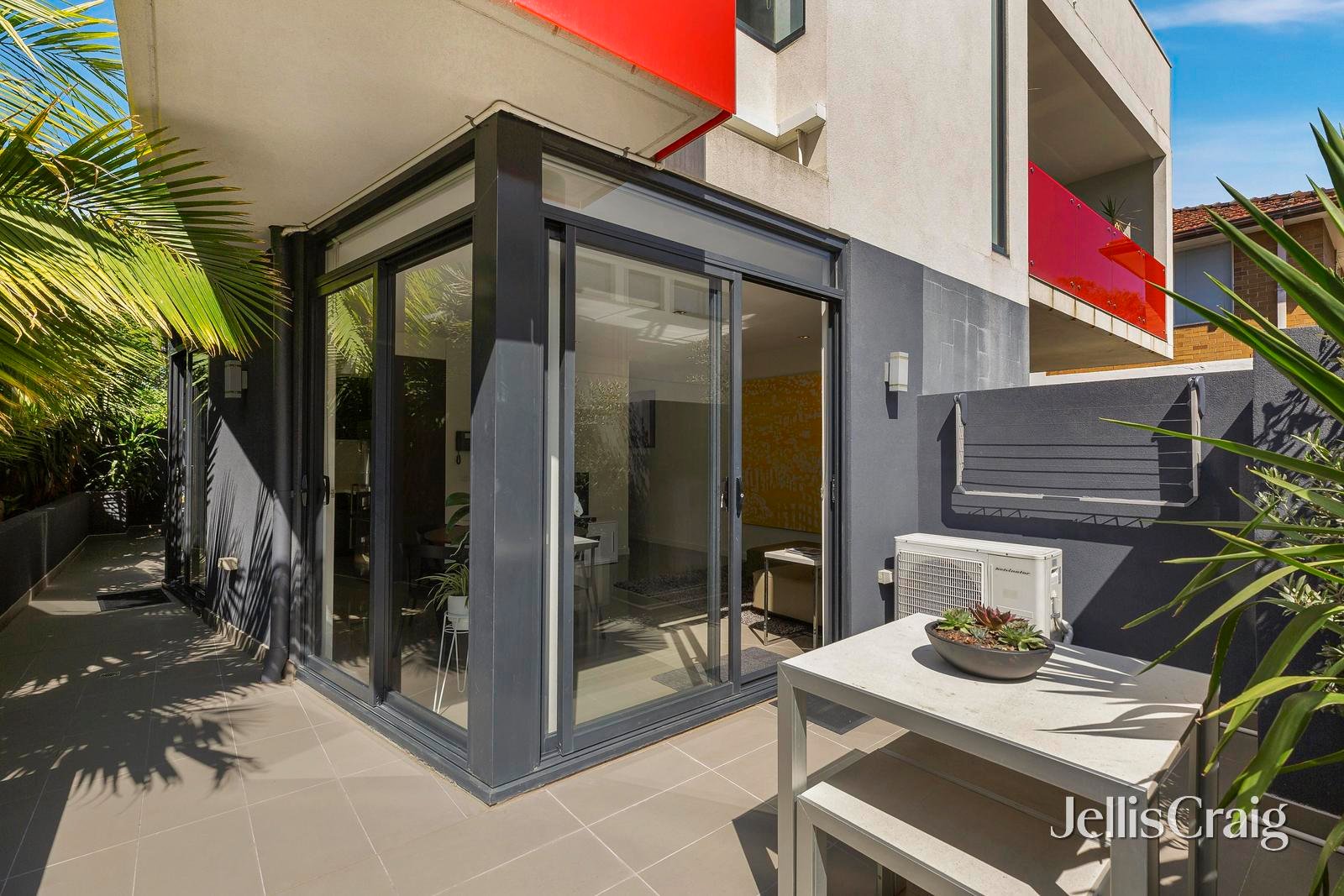 4/10 Docker Street, Elwood image 2